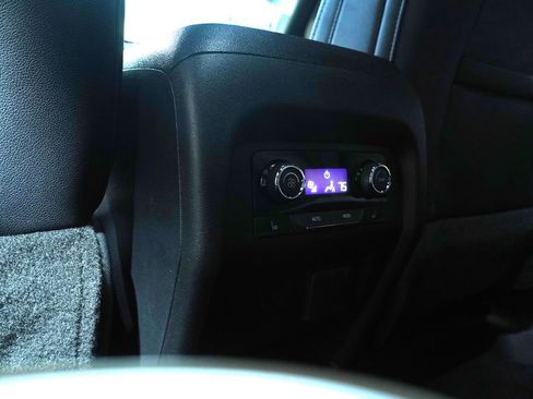 Used 2025 Chevrolet Traverse High Country AWD/4WD image 16