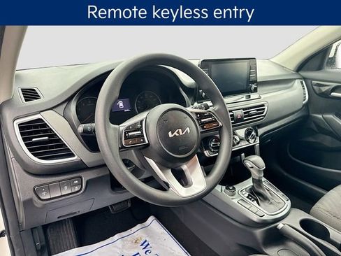 Certified 2022 Kia Seltos LX image 12