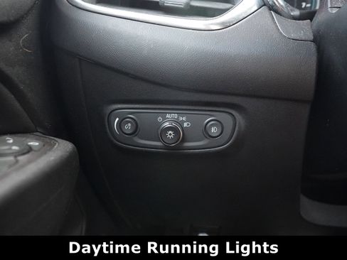 Used 2020 Chevrolet Equinox LT w/ Driver Convenience Package image 11