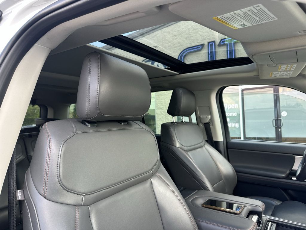 Used 2025 Ford Expedition Active AWD/4WD image 12