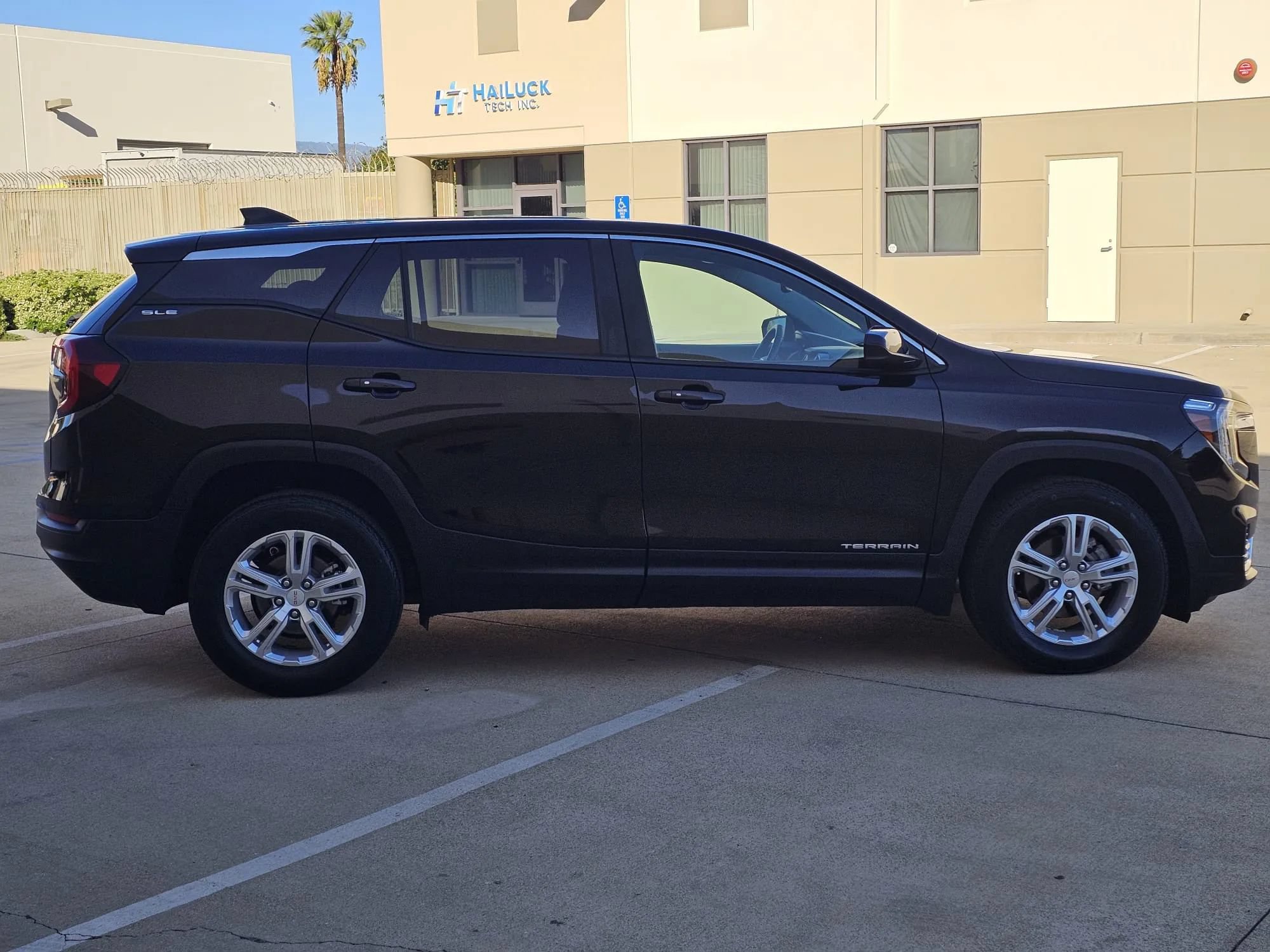 Used 2024 GMC Terrain SLE FWD image 5
