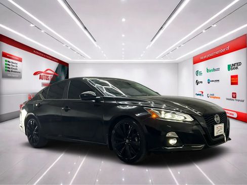 Used 2022 Nissan Altima 2.5 SR w/ Midnight Edition Package FWD image 2