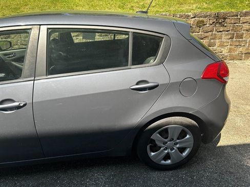 Used 2016 Kia Forte LX FWD image 15