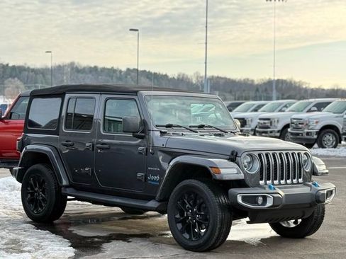 Used 2022 Jeep Wrangler Unlimited Sahara w/ Cold Weather Group image 30