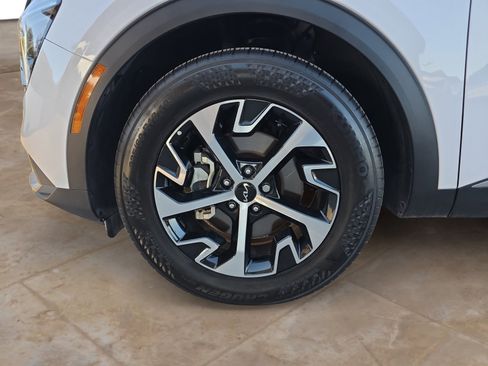 Certified 2025 Kia Sportage EX image 28