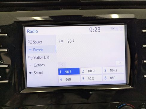 Used 2019 Toyota Camry LE FWD image 12