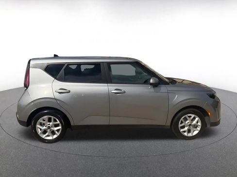 Used 2025 Kia Soul LX w/ LX Technology Package image 16