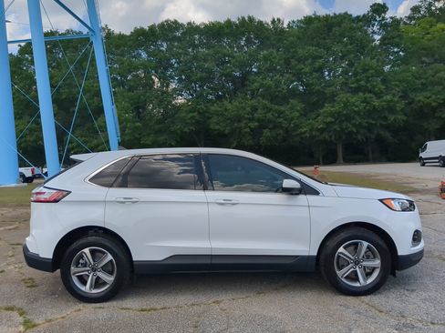 Certified 2024 Ford Edge SEL w/ Convenience Package AWD/4WD image 2