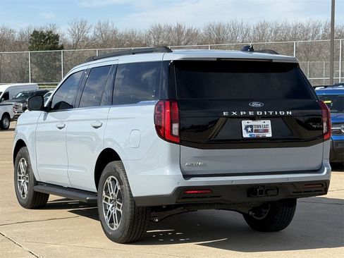 New 2026 Ford Expedition Active image 5