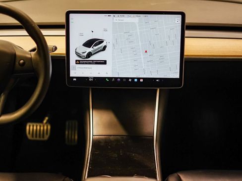 Used 2020 Tesla Model Y Performance image 11