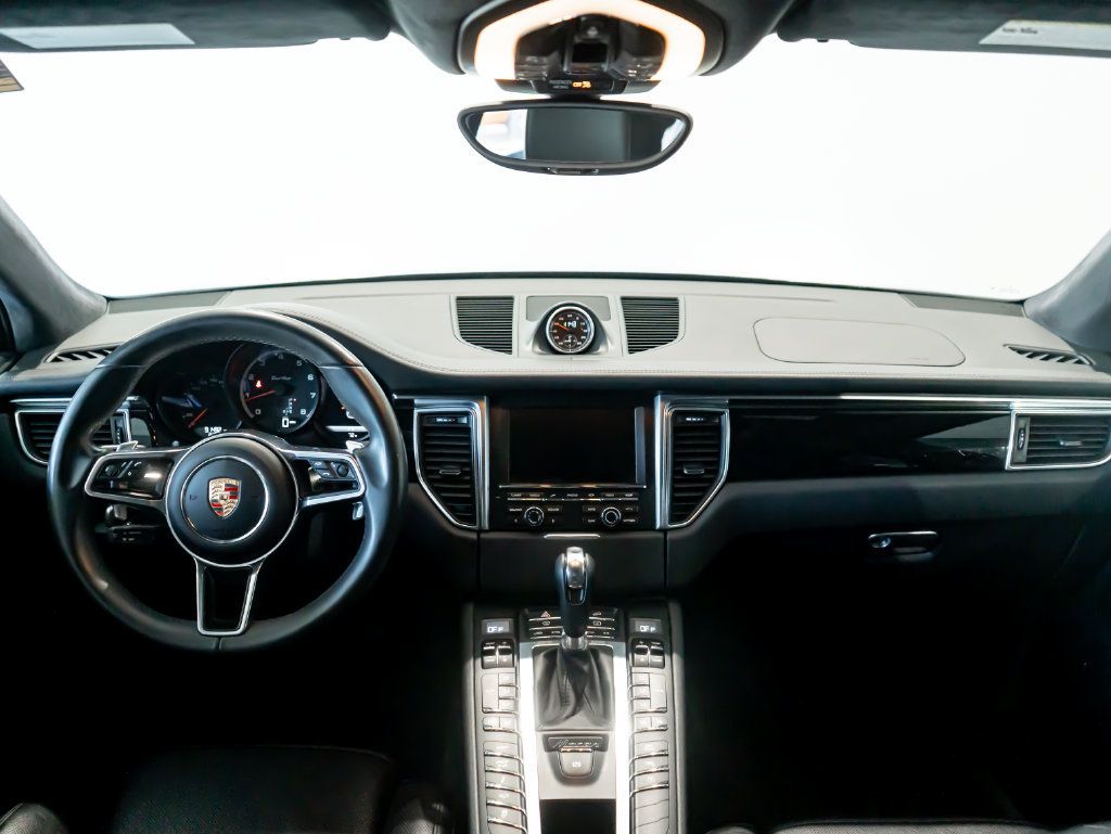 Used 2015 Porsche Macan Turbo AWD/4WD image 19