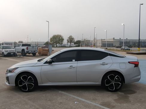 Used 2023 Nissan Altima 2.5 SR image 7