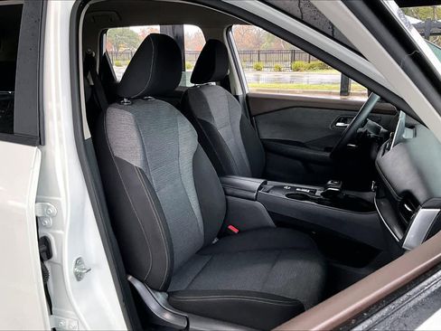 Used 2023 Nissan Rogue SV image 8