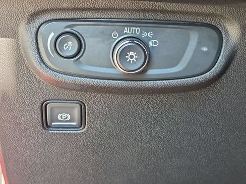 Certified 2024 GMC Terrain SLE w/ Driver Convenience Package AWD/4WD image 17