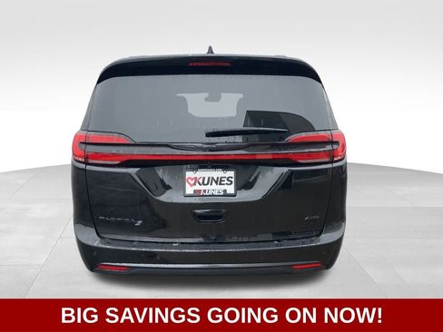 New 2026 Chrysler Pacifica Select w/ S Appearance Package image 8