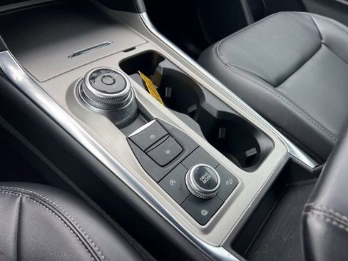 Certified 2024 Ford Explorer XLT w/ Equipment Group 202A image 15