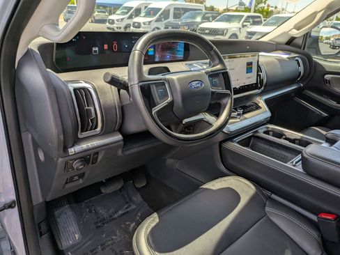 Certified 2025 Ford Expedition Platinum AWD/4WD image 16