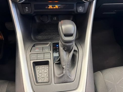 Used 2025 Toyota RAV4 XLE FWD image 24
