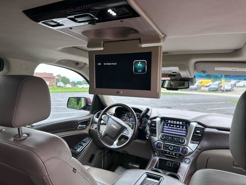 Used 2016 Chevrolet Suburban LT RWD image 27