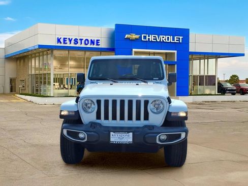 Used 2023 Jeep Wrangler Unlimited Sahara w/ Cold Weather Group AWD/4WD image 2