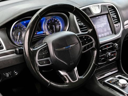 Used 2019 Chrysler 300 Touring w/ Chrome Appearance Package RWD image 12