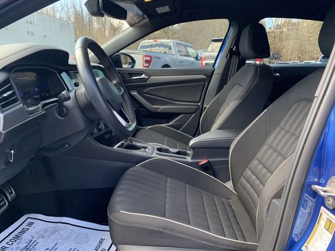 Used 2023 Volkswagen Jetta Sport image 11