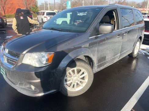 Used 2018 Dodge Grand Caravan SXT image 1