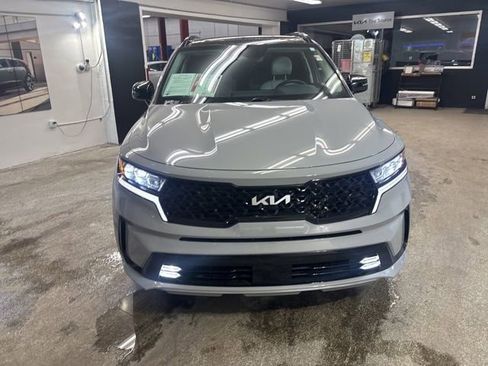 Certified 2023 Kia Sorento SX image 3