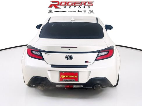 Certified 2025 Toyota GR86 w/ ALL Weather Mat Package (TMS) image 6