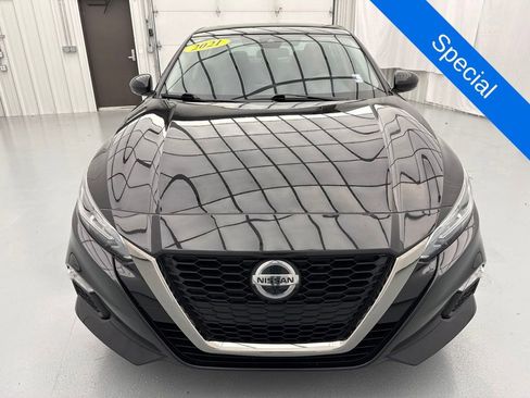 Used 2021 Nissan Altima 2.5 SR w/ SR Premium Package FWD image 2