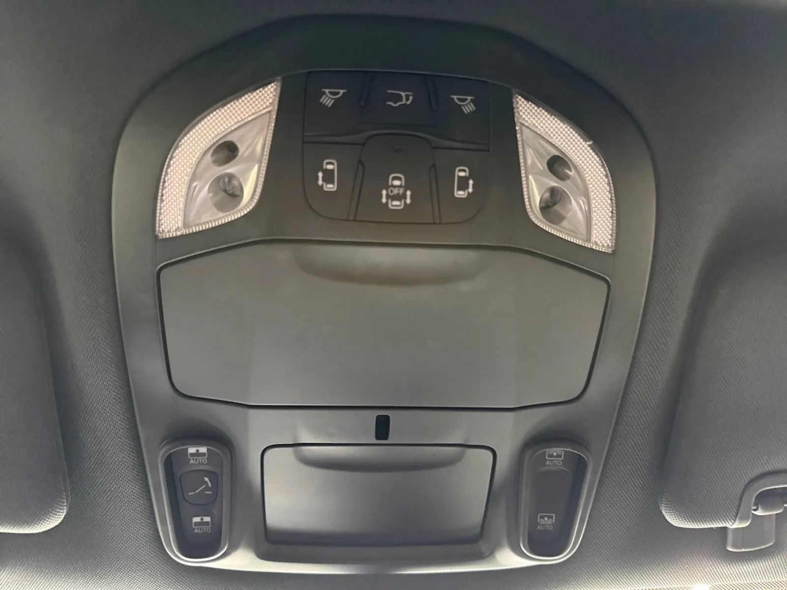 Used 2018 Chrysler Pacifica Touring-L Plus w/ Advanced Safetytec Group FWD image 20