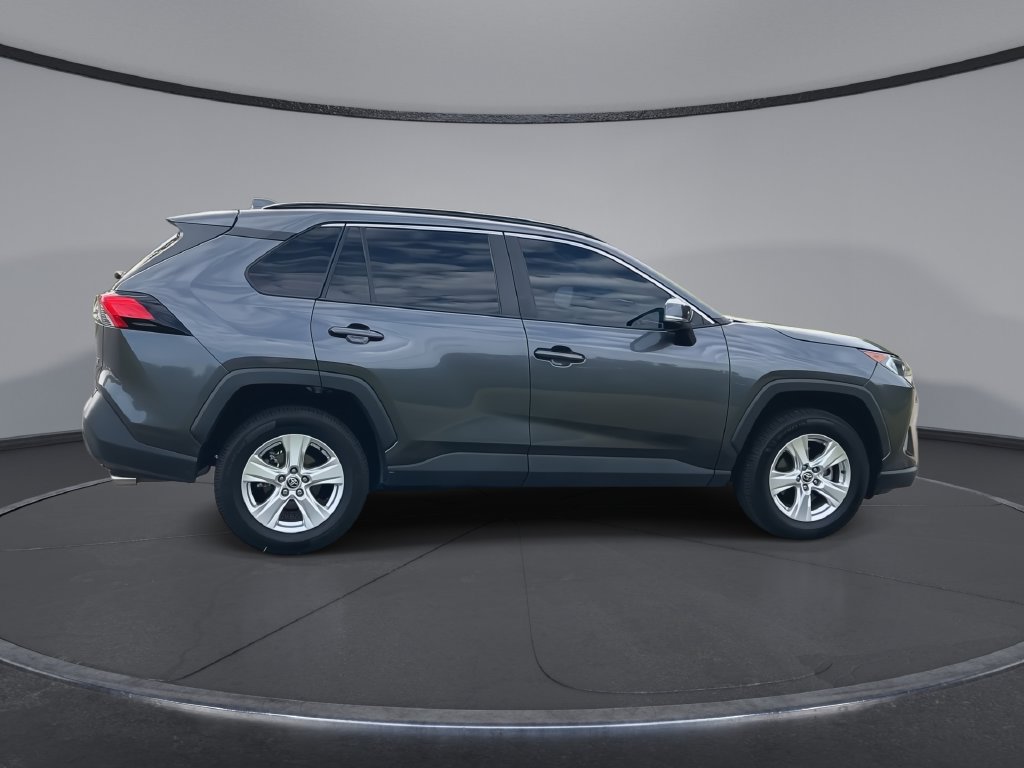 Used 2021 Toyota RAV4 XLE w/ Convenience Package FWD image 9