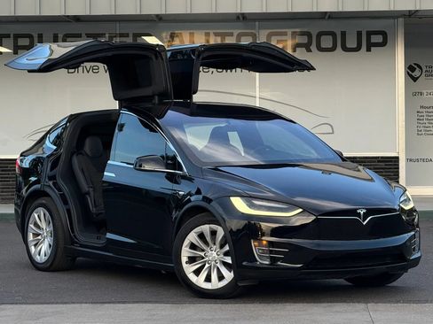 Used 2018 Tesla Model X 100D AWD/4WD image 3