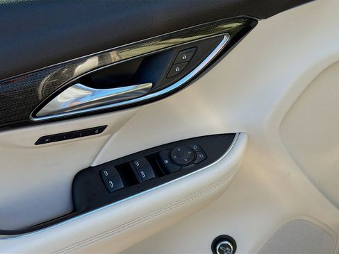 Used 2021 Buick Envision Essence image 23