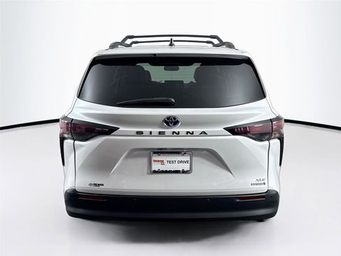 Certified 2023 Toyota Sienna XLE image 12