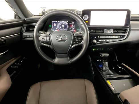 Used 2025 Lexus ES 300h w/ Premium Package image 5