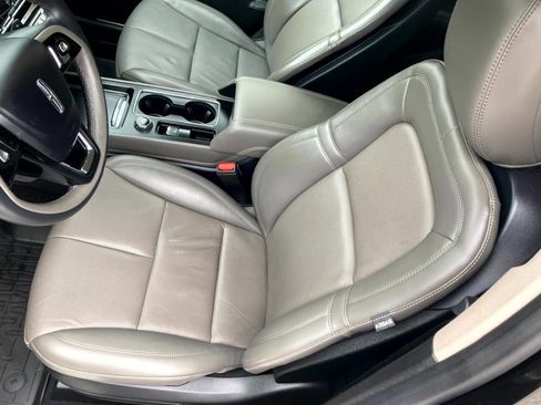 Used 2023 Lincoln Corsair Reserve image 15