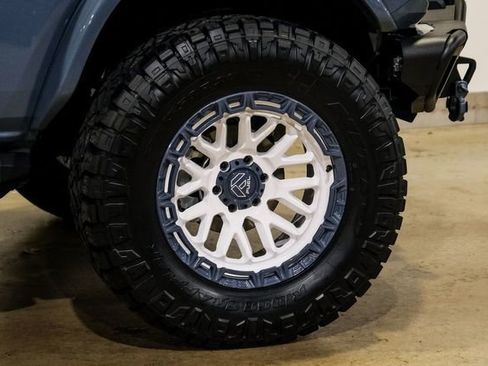 Used 2025 Ford Bronco Heritage Edition AWD/4WD image 32