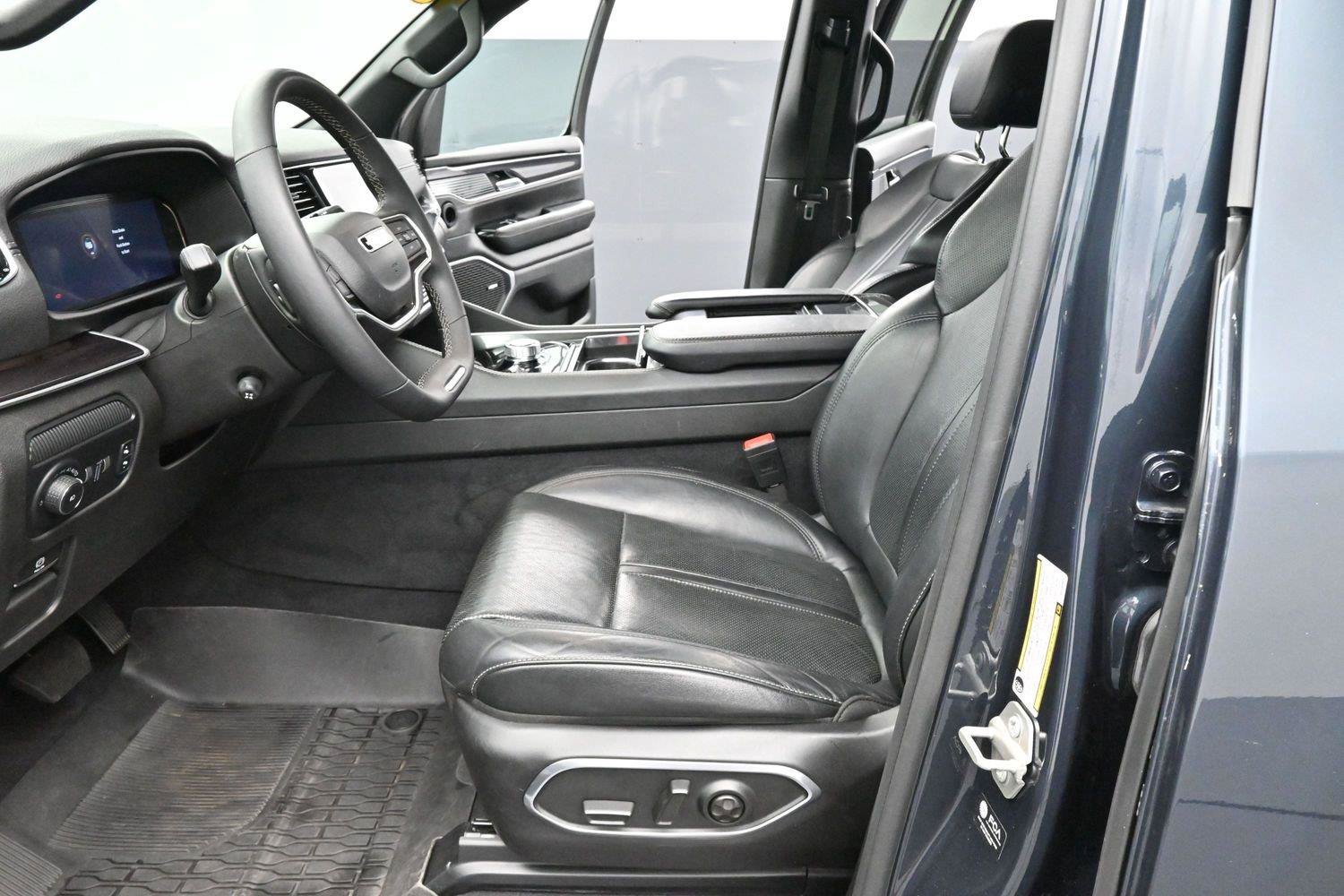 Used 2024 Jeep Wagoneer 4WD image 16