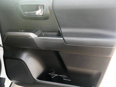 Used 2022 Toyota Tacoma TRD Sport image 25