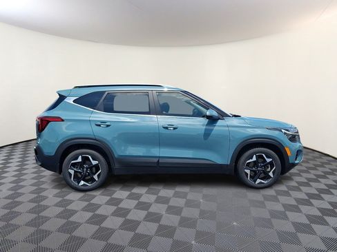 Used 2024 Kia Seltos EX AWD/4WD image 7