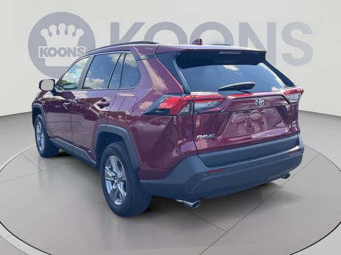 Used 2025 Toyota RAV4 XLE AWD/4WD image 2