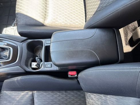Used 2017 Nissan Rogue SV AWD/4WD image 35