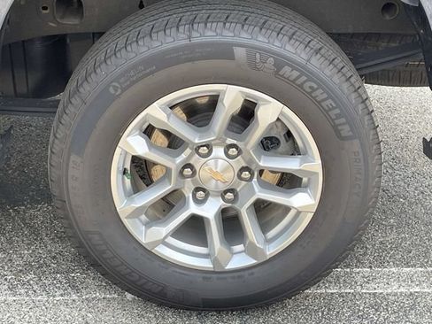 Used 2023 Chevrolet Silverado 1500 LT AWD/4WD image 14