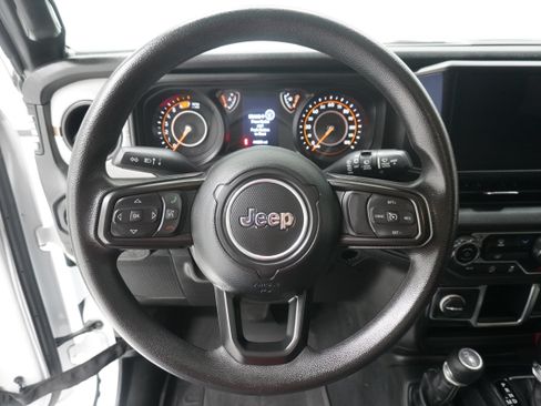 Used 2024 Jeep Wrangler Unlimited Sport AWD/4WD image 17