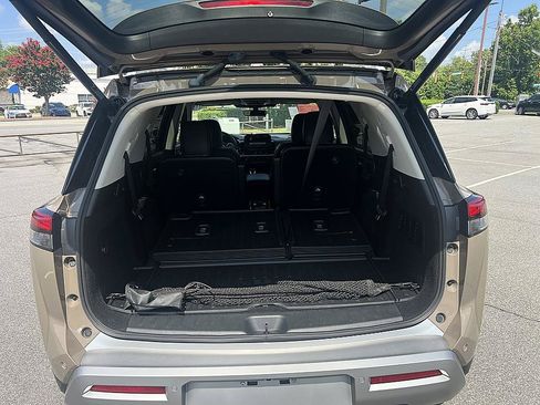 Certified 2024 Nissan Pathfinder Platinum AWD/4WD image 16