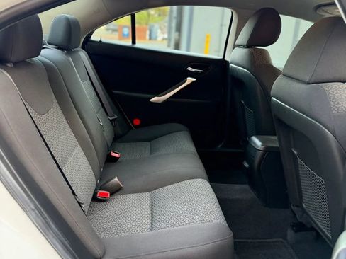 Used 2010 Pontiac G6 Sedan 4D image 19