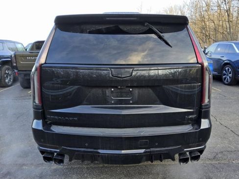 Used 2023 Cadillac Escalade V w/ LPO, ONYX Package image 8