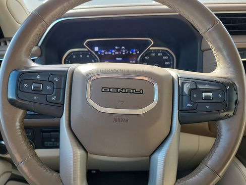 Used 2021 GMC Yukon Denali w/ Denali Premium Package image 18