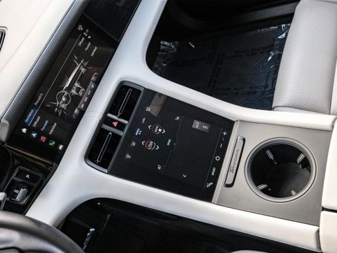 Used 2022 Porsche Taycan image 21
